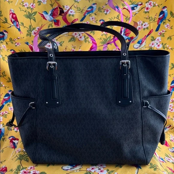 Michael Kors Voyager East West Tote - Picture 2 of 10